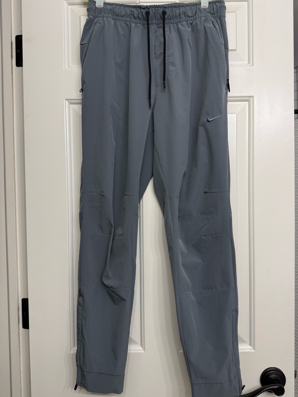 Nike Men’s Gray Lightweight Jogger Sweatpants